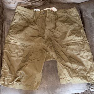 Men’s Levi Cargo Shorts NWT 31W